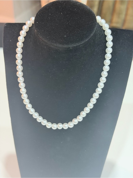 Jewelry - Classic White Pearl Necklace - Elegant Women's Jewelry